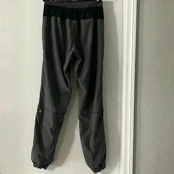 Lululemon Track To Reality Pant
Soot Light / Black / Slalom Stripe Angel Wing - Picture 11 of 16